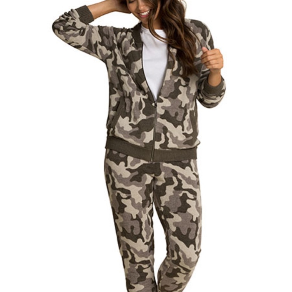 New Barefoot Dreams Cozy Chic Camo Bomber Zip Up-M (Linen/Multi)